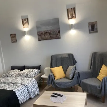 Studio Chez Bob * Montreuil (Seine-Saint-Denis)